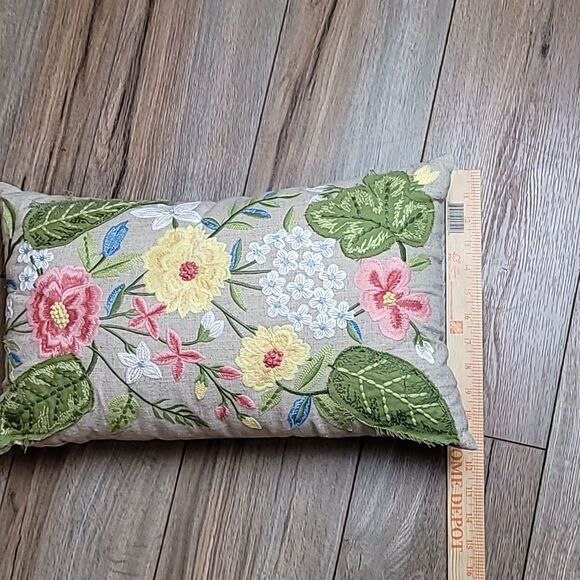 Pier 1 Embroided Mulit Floral Lumber Pillow 19 x  12 - Picture 3 of 7